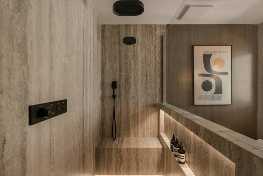 Why Your Bathroom Feels Like a Dungeon—And How to Fix It With Bath Bar Lighting Fixtures