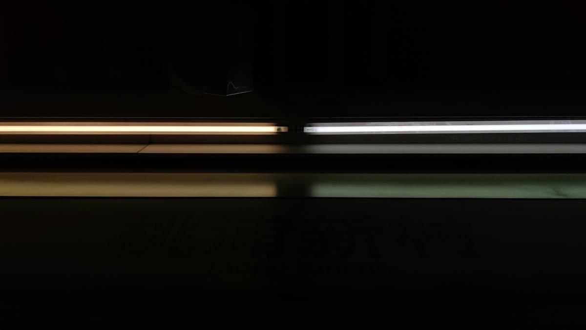 Infographic comparing poor vs. optimal bar lighting: shows CRI scale, kelvin temps, lumen output, and dimming benefits