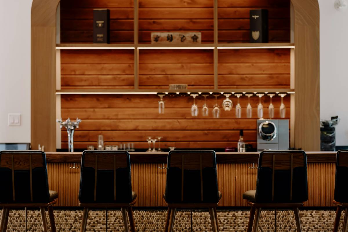 Side-by-side comparison: left shows harsh, unshielded RGB strips creating glare; right shows soft, diffused warm-white LEDs under bar counter with aluminum channel