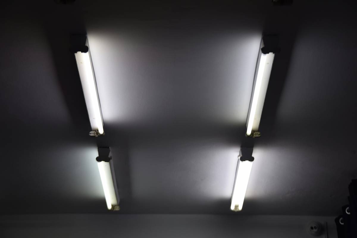 Why Your Bathroom Feels Like a Dungeon—And How to Fix It With a Bath Bar Light Home Depot Dimmable