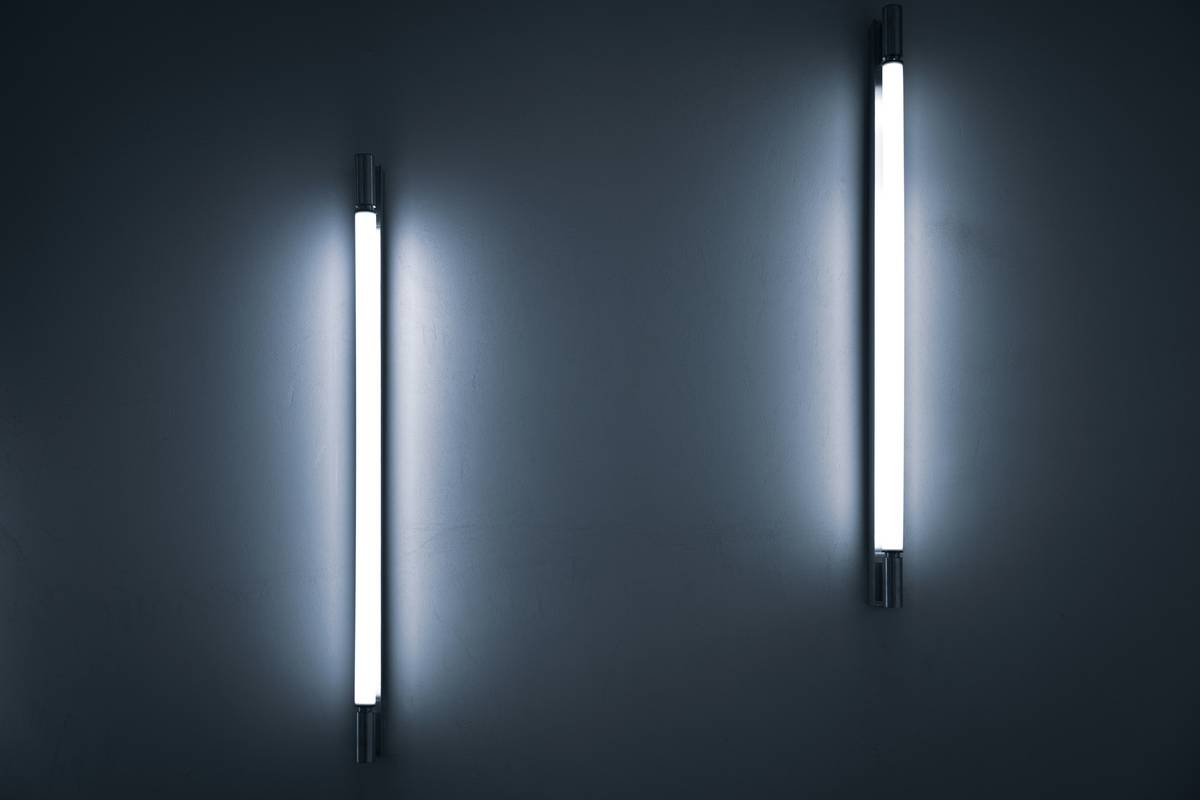 close-up of amzie dimmable led bath bar showing smooth dimming effect and high CRI light output