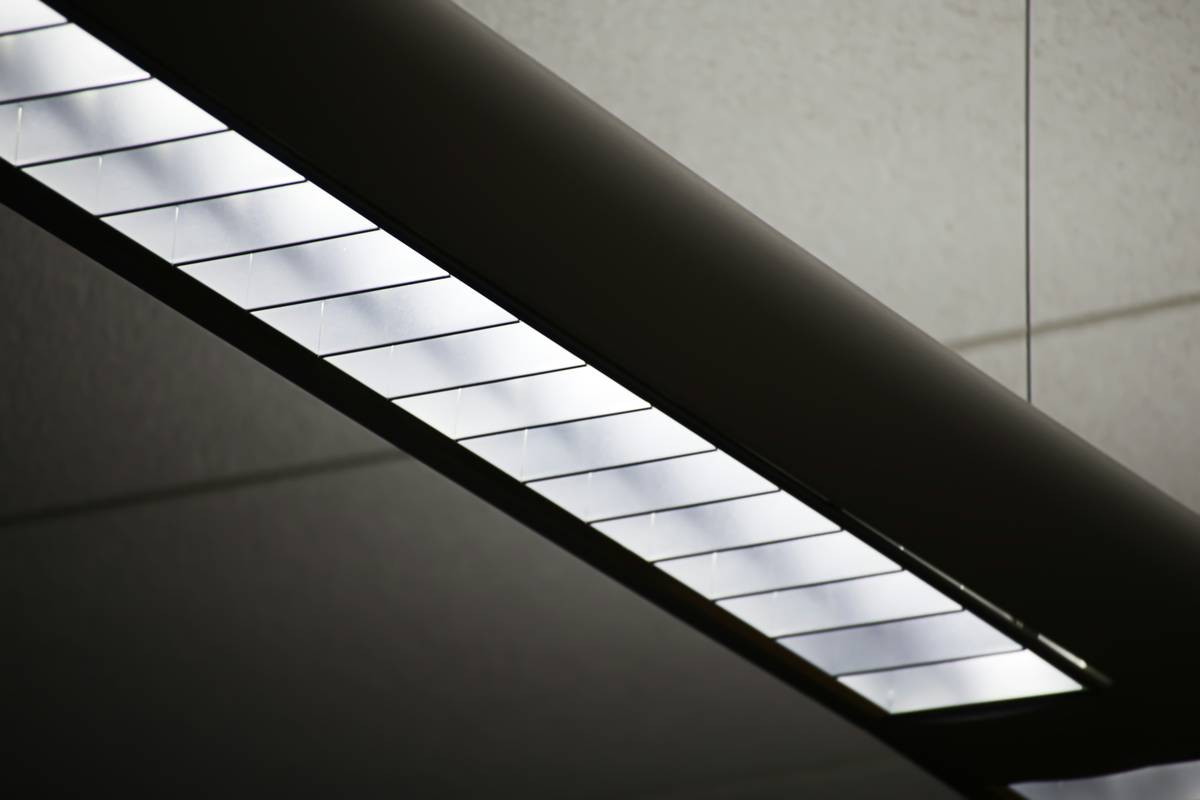 Why the Amzie Dimmable LED Bath Bar Is the Secret Weapon for Mood-Perfect Bathroom Lighting